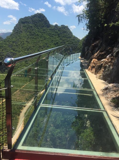 阳春春湾石林风景区_阳春春湾石林风景区玻璃栈道门票